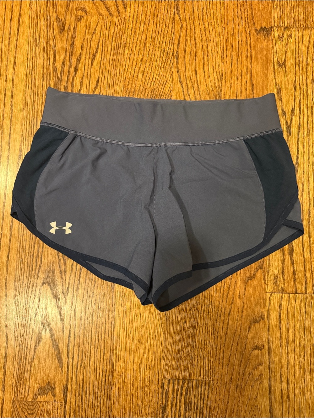 Under Armour Women's Athletic Running Shorts with Dark Trim in size M - Picture 1 of 5